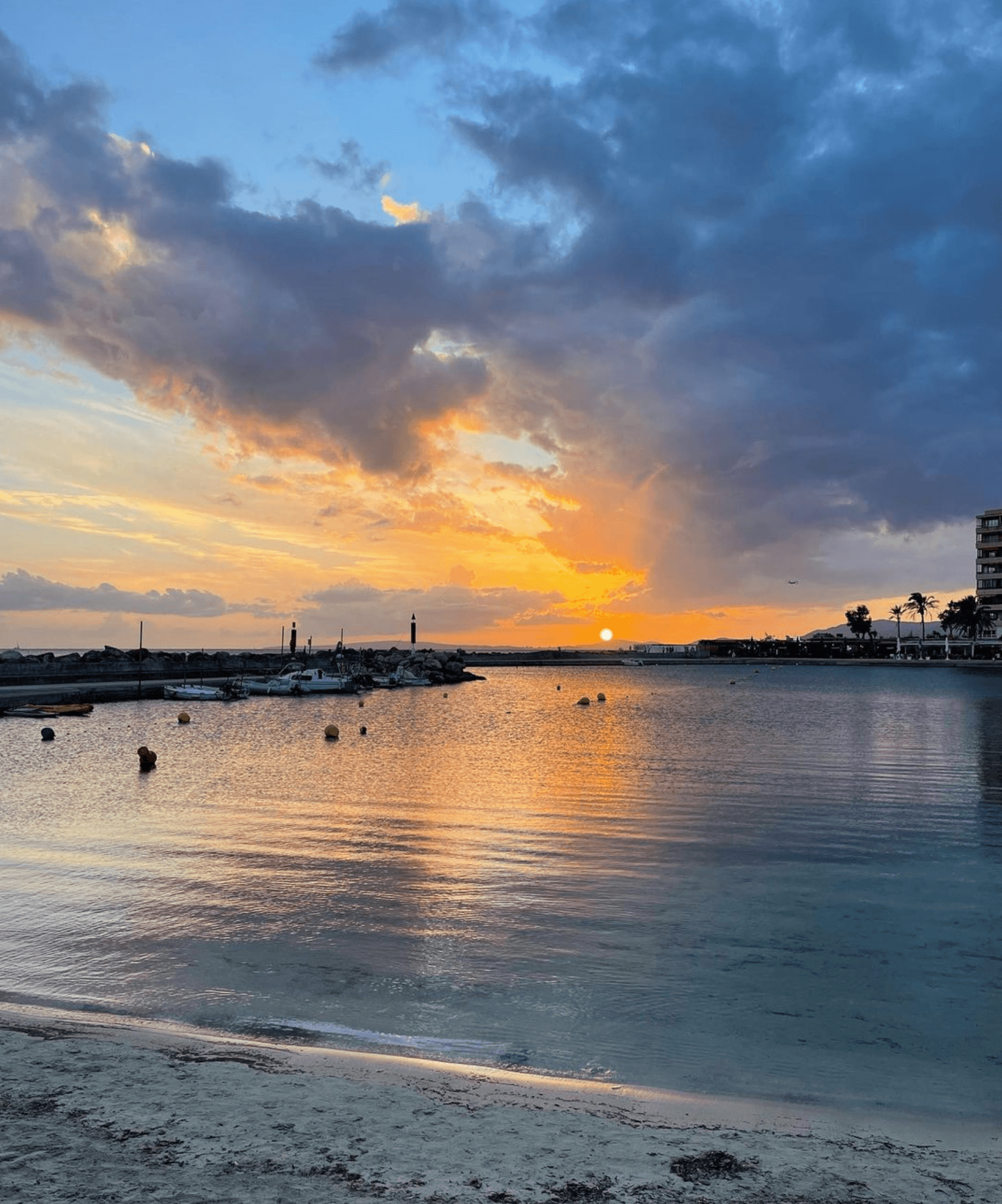 Sonnenuntergang über dem Meer auf Mallorca